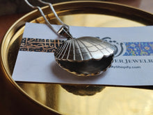 Load image into Gallery viewer, Seashell With Hidden Pearl
